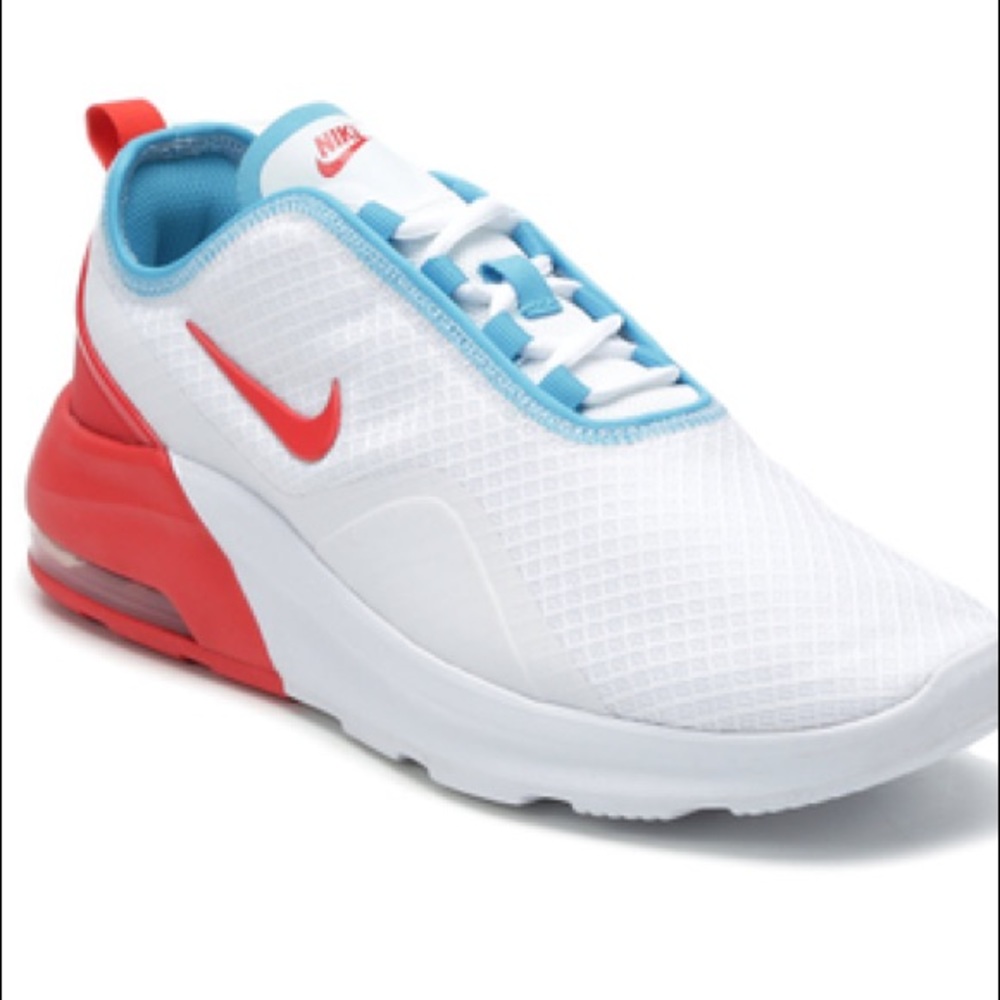 Nike Air Max Motion 2 Sneakers
